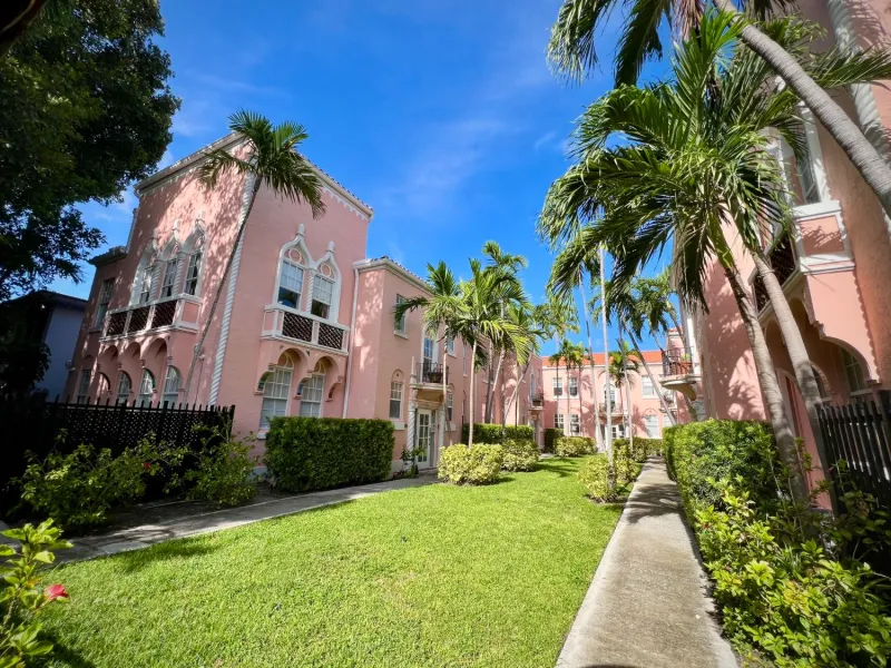 Mediterranean Revival courtyard apartments in South Beach, Miami Beach